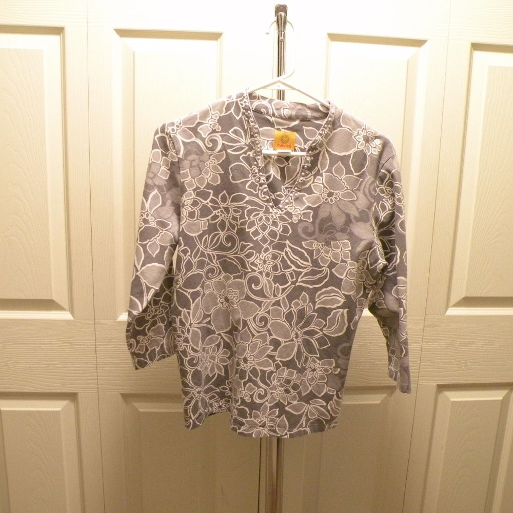 Ruby Rd v-neck tee shirt